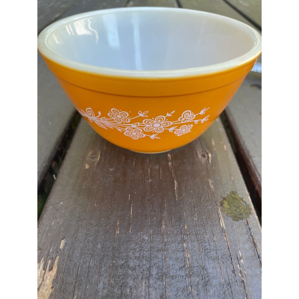 Vintage Pyrex Butterfly Gold 401 Mixing Bowl 750ml Orange Yellow Milk Glass